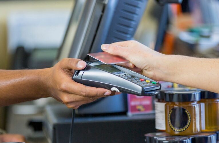 Are Contactless Credit Cards the Safest Way to Pay?     – CNET