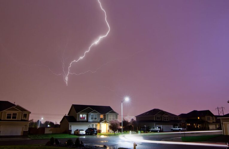 How a Home Generator Can Get You Through a Power Outage     – CNET