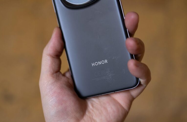 Honor’s First Flip Phone Is Coming This Year     – CNET