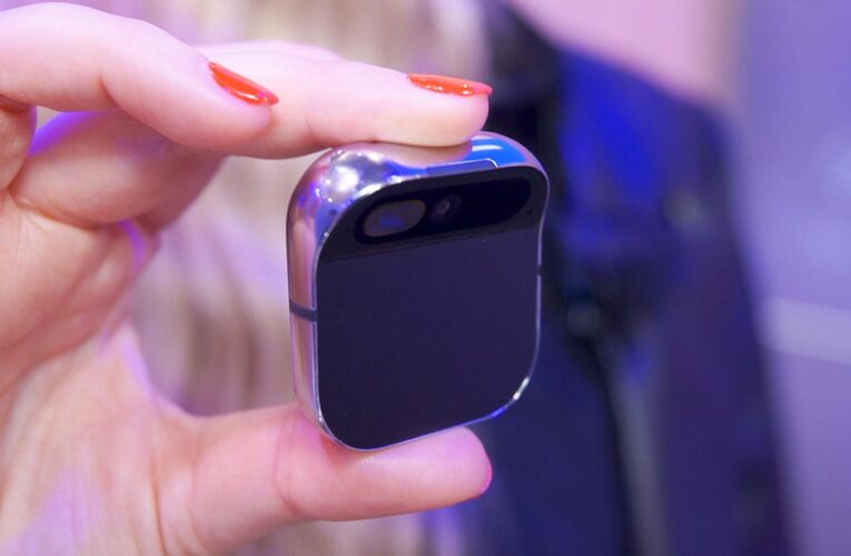 Humane AI Pin Hands-On: Tiny Wearable Phonelet Beams Light Like R2-D2 video     – CNET