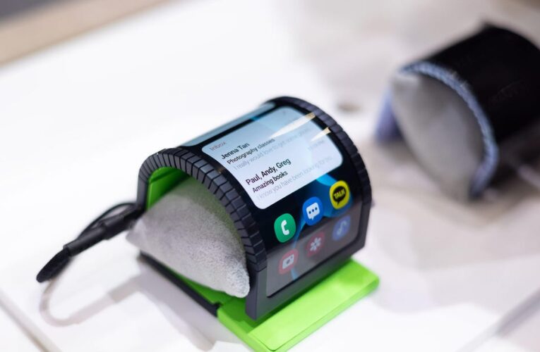 Samsung Shows Off Wrist Phone Among Weird and Wonderful Display Concepts     – CNET