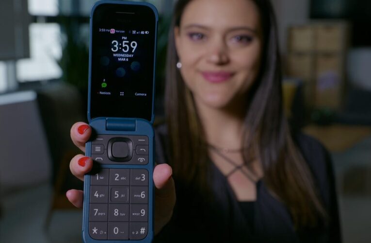 Can I Live With a Nokia Flip Phone in 2024? video     – CNET