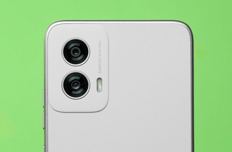 My Favorite Way to Open the Camera on Motorola Phones Involves No Buttons     – CNET