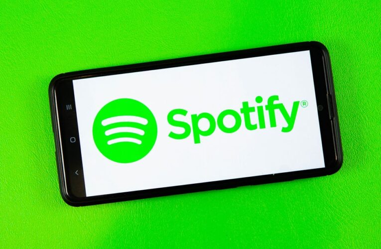 Spotify Quietly Starts Charging Non-Premium Listeners for Lyrics     – CNET