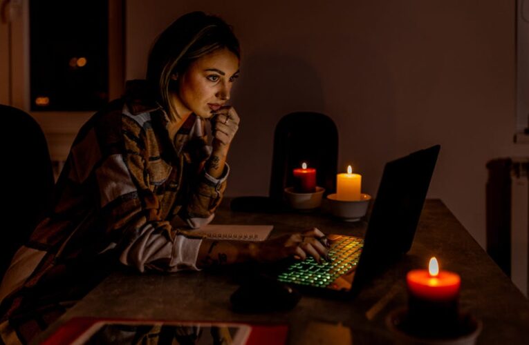 How to Keep Your Internet on When the Power Is Out     – CNET