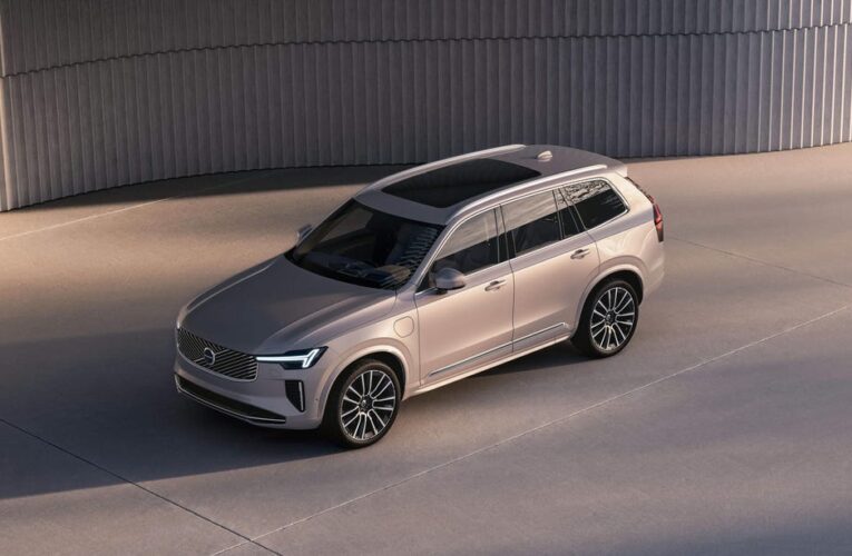 Volvo XC90 Plug-in Hybrid SUV Updated for 2025